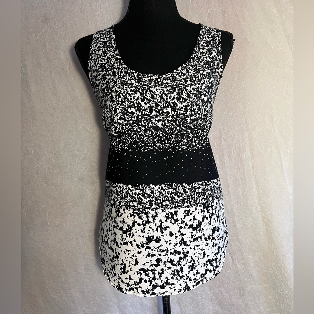 Banana Republic Monochrome Patterned Top